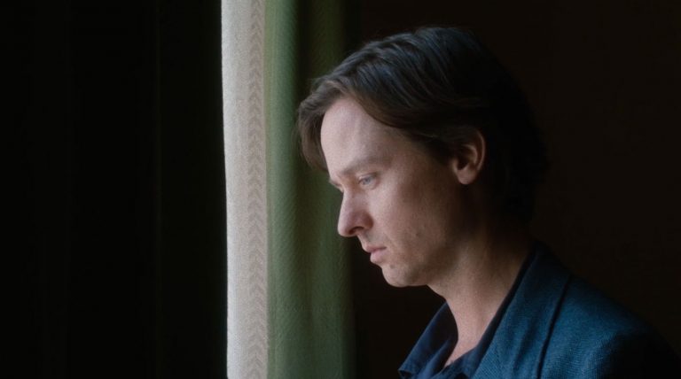 Fabian Der Gang Vor Die Hunde Fabian oder der Gang vor die Hunde (2021) – Filmkritik | Fluxkompensator